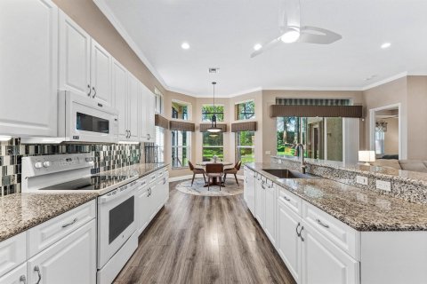House in Lake Worth, Florida 3 bedrooms, 217.67 sq.m. № 2389822 - photo 17
