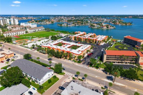 Condominio en venta en Saint Pete Beach, Florida, 2 dormitorios, 70.61 m2 № 2419536 - foto 2