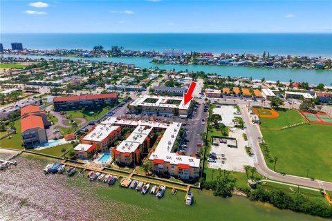 Condominio en venta en Saint Pete Beach, Florida, 2 dormitorios, 70.61 m2 № 2419536 - foto 27