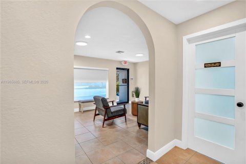 Immobilier commercial à vendre à Oakland Park, Floride № 2081235 - photo 8
