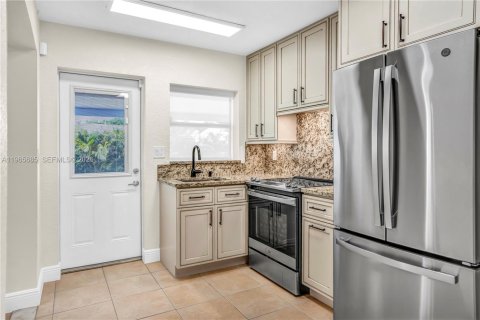 Immobilier commercial à vendre à Oakland Park, Floride № 2081235 - photo 20