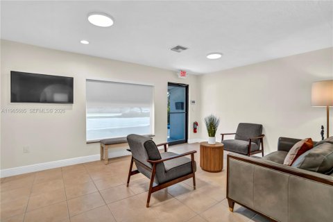 Immobilier commercial à vendre à Oakland Park, Floride № 2081235 - photo 4