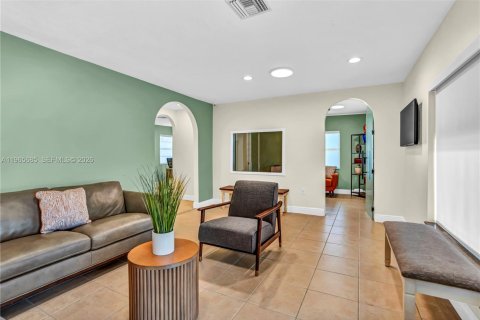 Immobilier commercial à vendre à Oakland Park, Floride № 2081235 - photo 5