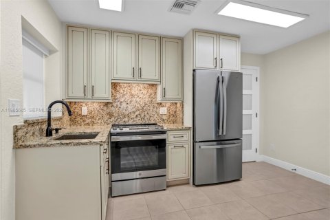 Immobilier commercial à vendre à Oakland Park, Floride № 2081235 - photo 21