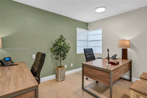 Immobilier commercial à vendre à Oakland Park, Floride № 2081235 - photo 10