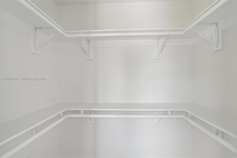 Touwnhouse à louer à Miami, Floride: 3 chambres, 139.35 m2 № 2385070 - photo 9