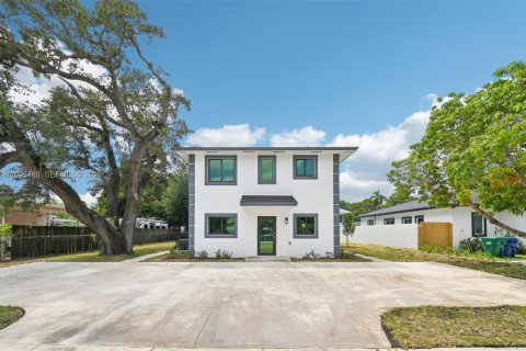 Touwnhouse à louer à Miami, Floride: 3 chambres, 139.35 m2 № 2385070 - photo 2