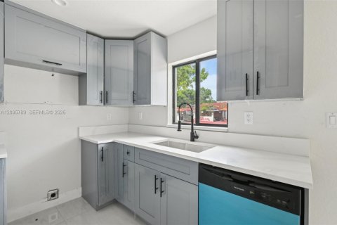 Touwnhouse à louer à Miami, Floride: 3 chambres, 139.35 m2 № 2385070 - photo 4