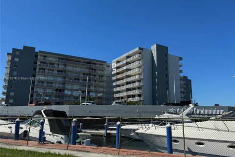 Кондоминиум с 2 спальнями в Майами, Флорида № 2037687