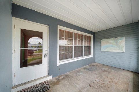 Villa ou maison à vendre à Port Charlotte, Floride: 3 chambres, 146.23 m2 № 2107777 - photo 4