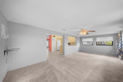 Villa ou maison à vendre à Port Charlotte, Floride: 3 chambres, 146.23 m2 № 2107777 - photo 14
