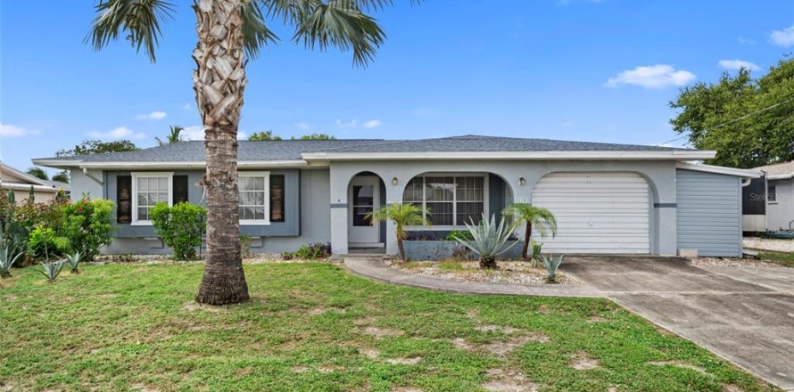Villa ou maison à Port Charlotte, Floride 3 chambres, 146.23 m2 № 2107777