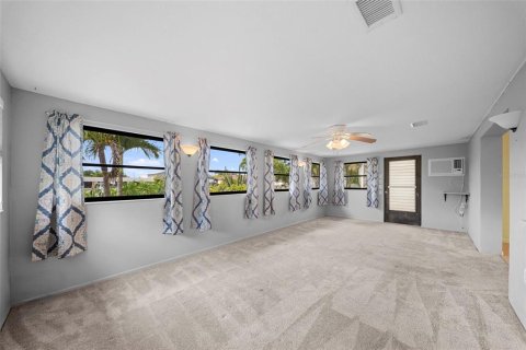 Villa ou maison à vendre à Port Charlotte, Floride: 3 chambres, 146.23 m2 № 2107777 - photo 12