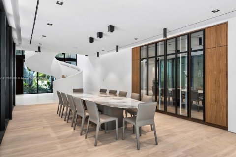 Casa en venta en Miami, Florida, 6 dormitorios, 820.61 m2 № 1483345 - foto 11