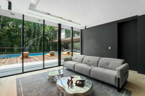 Casa en venta en Miami, Florida, 6 dormitorios, 820.61 m2 № 1483345 - foto 17