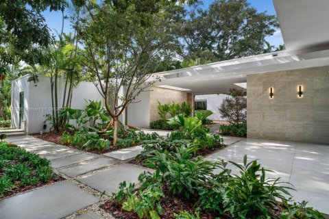 Casa en venta en Miami, Florida, 6 dormitorios, 820.61 m2 № 1483345 - foto 10