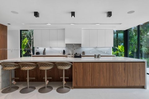 Casa en venta en Miami, Florida, 6 dormitorios, 820.61 m2 № 1483345 - foto 8