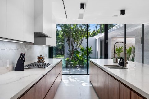 Casa en venta en Miami, Florida, 6 dormitorios, 820.61 m2 № 1483345 - foto 9