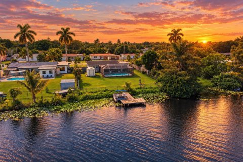 Villa ou maison à Palm Springs, Floride 3 chambres, 128.58 m2 № 2417934