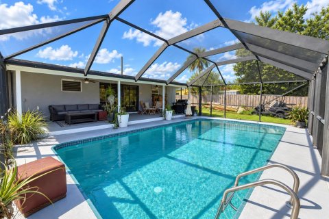 House in Palm Springs, Florida 3 bedrooms, 128.58 sq.m. № 2417934 - photo 5