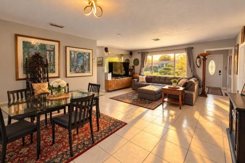 House in Palm Springs, Florida 3 bedrooms, 128.58 sq.m. № 2417934 - photo 12