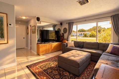 House in Palm Springs, Florida 3 bedrooms, 128.58 sq.m. № 2417934 - photo 14