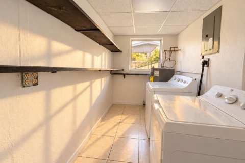 House in Palm Springs, Florida 3 bedrooms, 128.58 sq.m. № 2417934 - photo 25