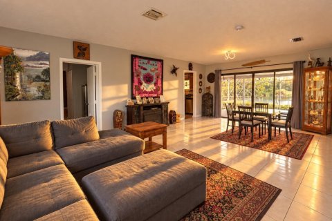 House in Palm Springs, Florida 3 bedrooms, 128.58 sq.m. № 2417934 - photo 13