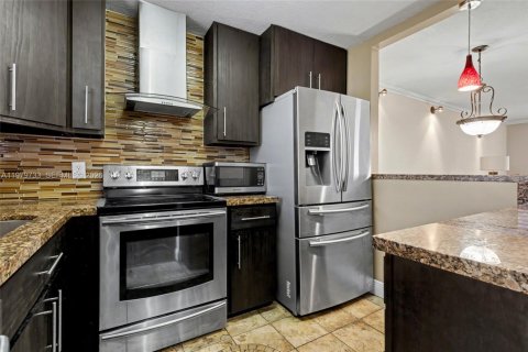 Copropriété à louer à Margate, Floride: 2 chambres, 73.39 m2 № 2043805 - photo 3