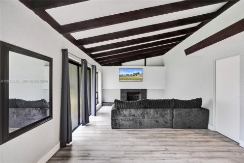 Casa en venta en Miami Gardens, Florida, 3 dormitorios, 135.17 m2 № 2000302 - foto 6