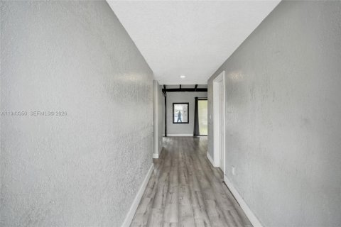 Casa en venta en Miami Gardens, Florida, 3 dormitorios, 135.17 m2 № 2000302 - foto 8