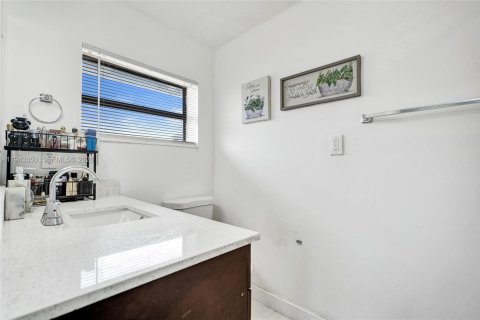 Casa en venta en Miami Gardens, Florida, 3 dormitorios, 135.17 m2 № 2000302 - foto 14