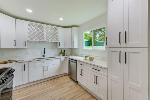 Villa ou maison à vendre à Tampa, Floride: 4 chambres, 145.67 m2 № 1913745 - photo 10
