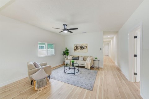 Villa ou maison à vendre à Tampa, Floride: 4 chambres, 145.67 m2 № 1913745 - photo 5