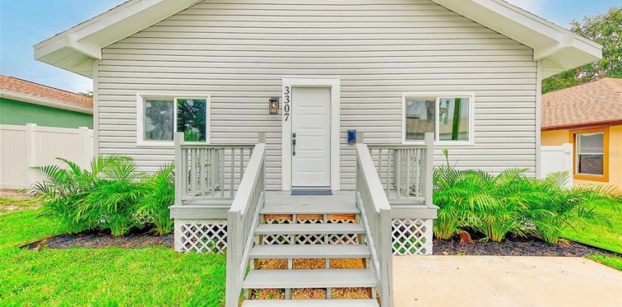 Villa ou maison à Tampa, Floride 4 chambres, 145.67 m2 № 1913745