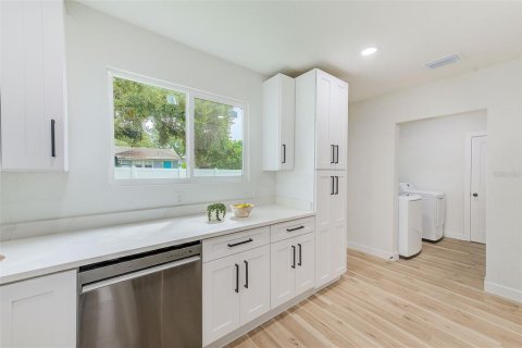 Villa ou maison à vendre à Tampa, Floride: 4 chambres, 145.67 m2 № 1913745 - photo 12