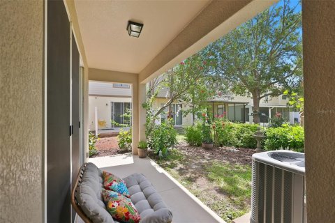 Townhouse in Tampa, Florida 3 bedrooms, 174.66 sq.m. № 2224961 - photo 27