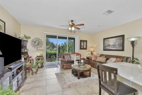Townhouse in Tampa, Florida 3 bedrooms, 174.66 sq.m. № 2224961 - photo 7