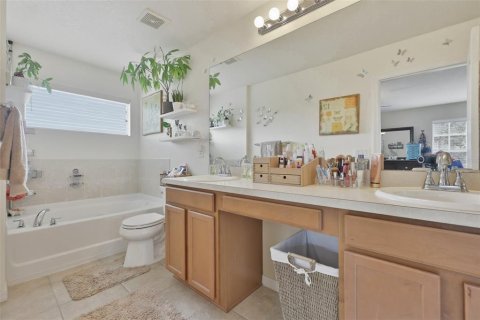 Townhouse in Tampa, Florida 3 bedrooms, 174.66 sq.m. № 2224961 - photo 21