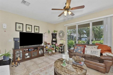 Townhouse in Tampa, Florida 3 bedrooms, 174.66 sq.m. № 2224961 - photo 8