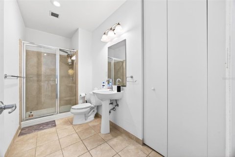 Condo in Orlando, Florida, 2 bedrooms № 2103607 - photo 28