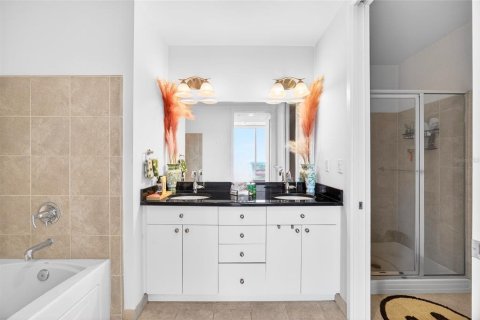 Condo in Orlando, Florida, 2 bedrooms № 2103607 - photo 22