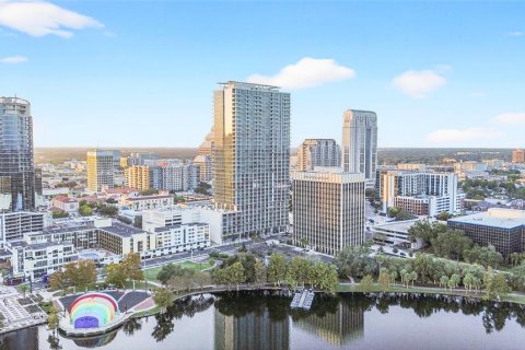 Condo in Orlando, Florida, 2 bedrooms № 2103607 - photo 2