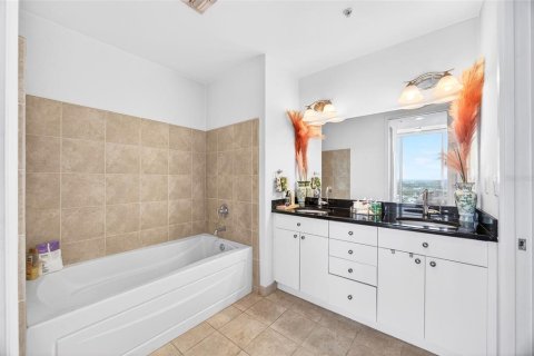 Condo in Orlando, Florida, 2 bedrooms № 2103607 - photo 20