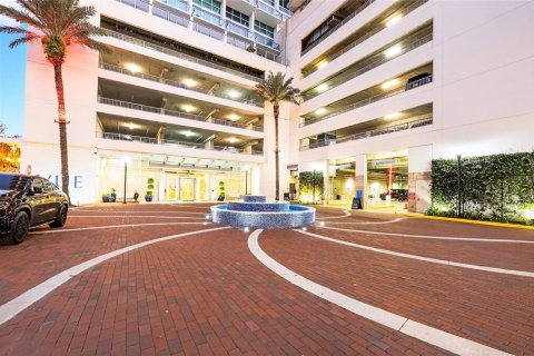 Condo in Orlando, Florida, 2 bedrooms № 2103607 - photo 8