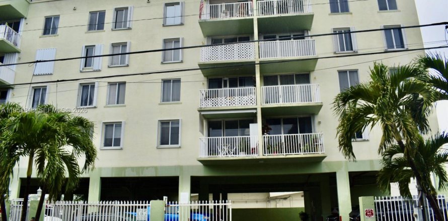 Condominio en Miami, Florida, 2 dormitorios  № 2006115