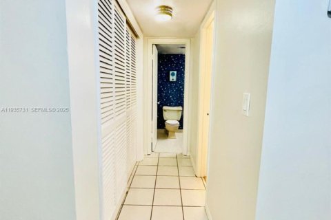 Condominio en alquiler en Miami, Florida, 1 dormitorio, 88.63 m2 № 1993863 - foto 14