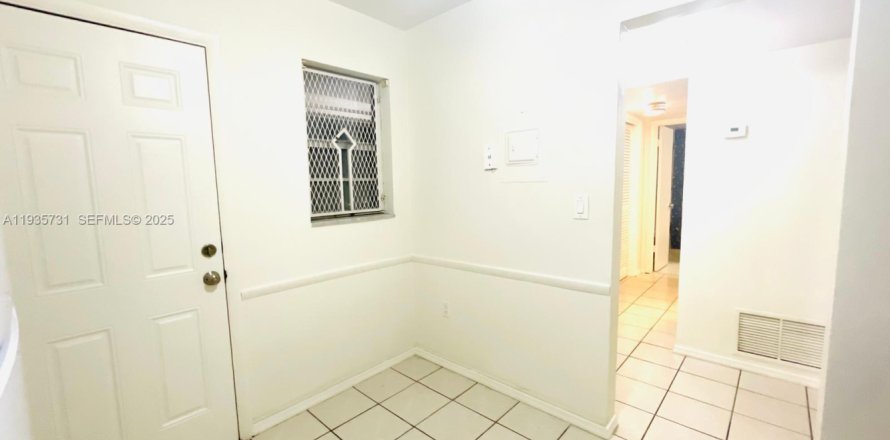 Condominio en Miami, Florida, 1 dormitorio № 1993863