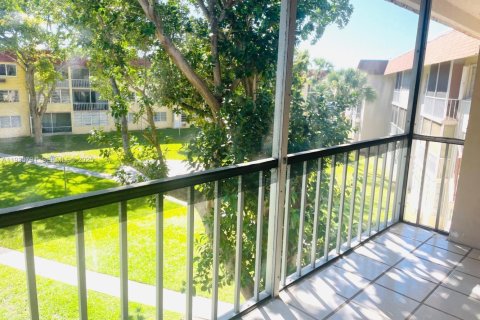 Condominio en alquiler en Miami, Florida, 1 dormitorio, 88.63 m2 № 1993863 - foto 16