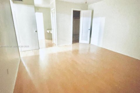 Condominio en alquiler en Miami, Florida, 1 dormitorio, 88.63 m2 № 1993863 - foto 8